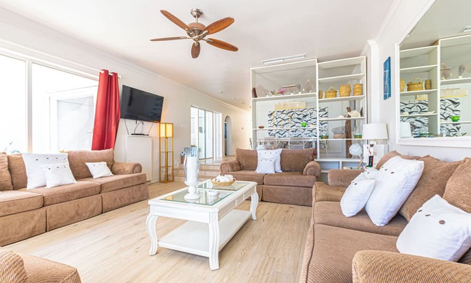 Nassau Villa | Design Oceanfront Villa - Privat Pool - Gated Community 10 Guests
