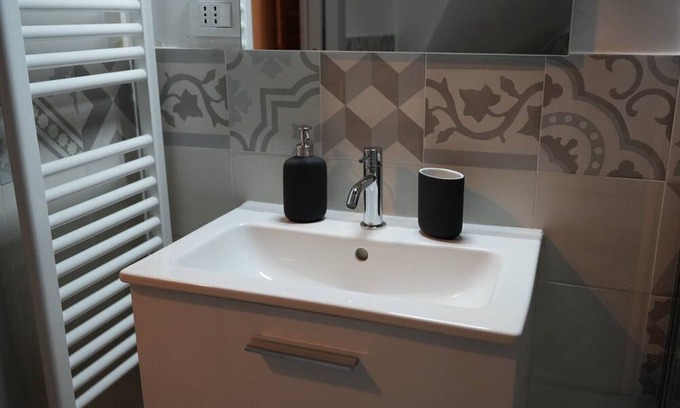 Monte San Giusto House | The tower room rentals monte san giusto The city of smiles