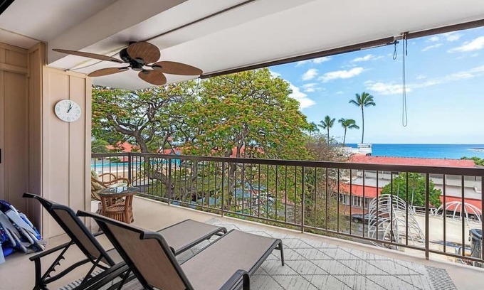 Historic Kailua Village Condo | Kona Plaza 301, Ocean Views and Renovated
