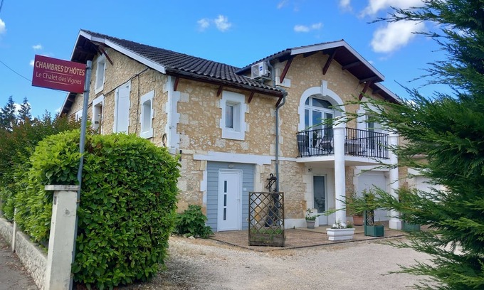 Saint-Laurent-des-Vignes House | 3-bedroom air-conditioned house with TV and 3 private bathrooms