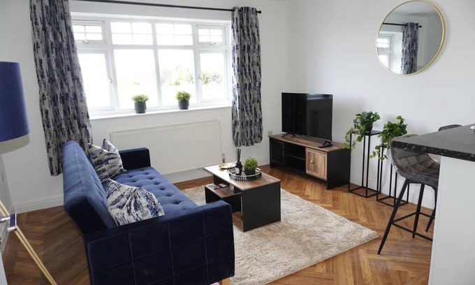 Hull Apartment | Charming 2 bedroom apartment, recently refurbished, great location pet friendly!