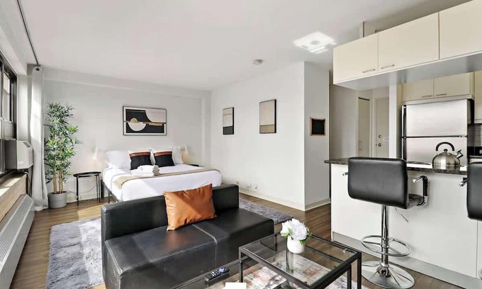 Indian Village Apartment | Warm & Elegant Studio Apt in Chicago
