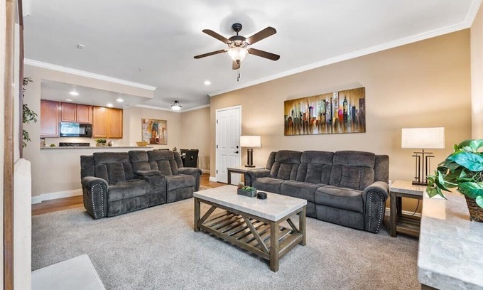 Reno Apartment | Stylish 3BR Apt with Pool, Gym & Basketball Court