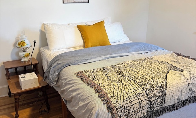 Verplanck Apartment | Newly renovated 2 story space with home office next to the Hudson River .
