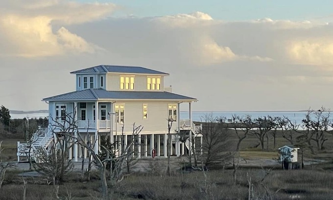 Beaufort House | Private 8 acre waterfront property. New Construction 10 mins to Beaufort!