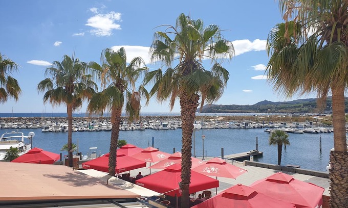 Plage d'Argeles Apartment | Residence with cosy apartment on the port, breathtaking sea and mountain views