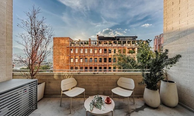 Las Lomas I Apartment | H10 Provenza