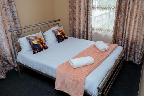 Mbezi Beach Bed & Breakfast | Comfy home Mbezi beach - Nana Room