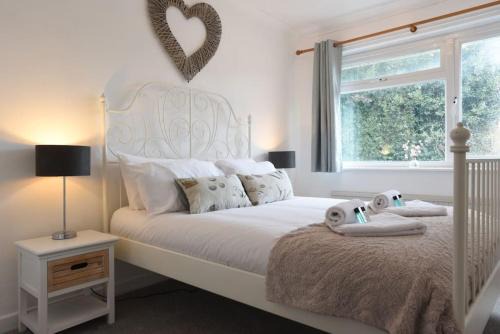 Alverstoke House | Spacious Family Home Sleeps 6