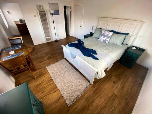 Ocean Beach Apartment | Lovely Studio only 1 Block to the Beach! (LB5)