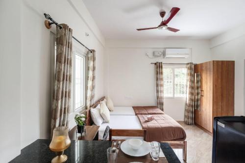 Narayanapura Apartment | Lumina Loft 001 by JadeCaps Studio Room Hennur