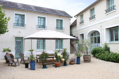La Roche-Posay Apartment | Quelques Fleurs